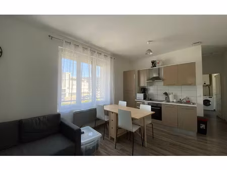 location appartement  50.92 m² t-3 à la rochelle  733 €