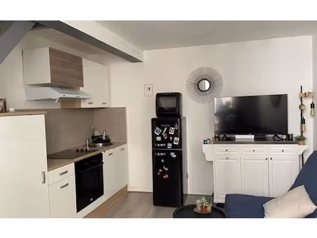 location appartement  m² t-2 à la rochelle  690 €