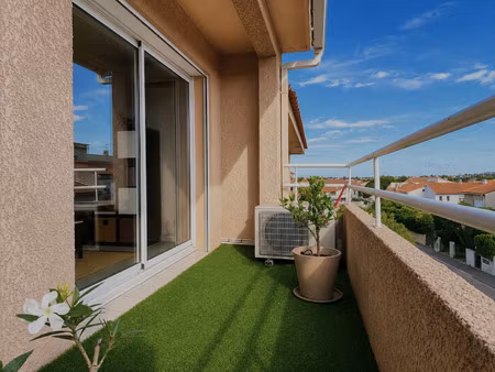 un appartement t3 lumineux avec terrasse et balcon  a perpig