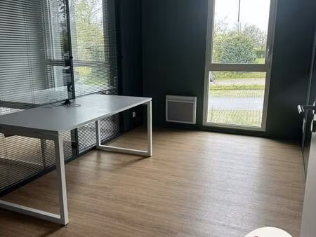 location bureaux 83 m²