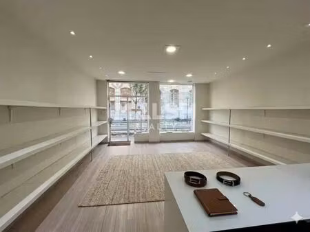 location commerce lyon 69006 67m²