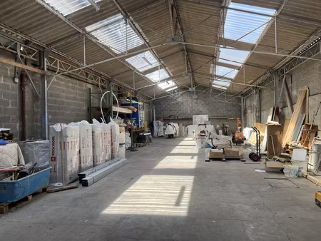 ref 107994 thouars centre ville bâtiment de 225 m2 avec gran