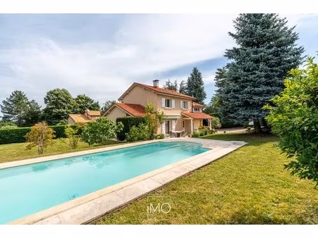 maison familiale de 130 m² avec piscine sur parcelle de 1 028 m²