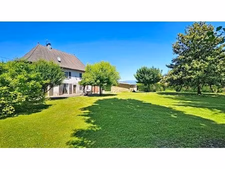 maison dauphinoise avec terrain située au calme