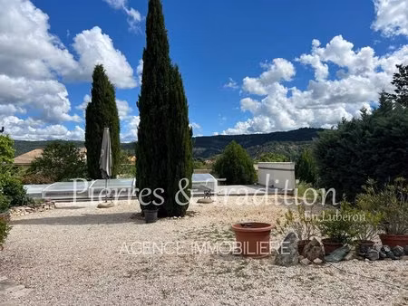luberon  rustrel  maison de plain pied avec piscine et terrain proche commerces