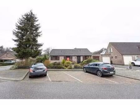 une maison bien située  à rafraîchir !