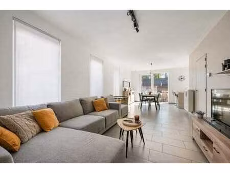 maison semi-ouverte prête à emménager avec 3 chambres et gr