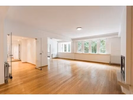 appartement à louer à avenue de la joyeuse entrée 9 etterbeek (vbe32716)