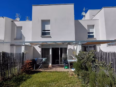 seilh maison mitoyenne de type 5 avec un jardin et 2 places de parking