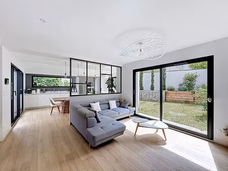 maison t5 récente de 149 m² avec piscine - toulouse 31500
