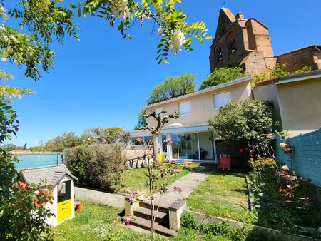 maison atypique avec jardin intimiste et vue exceptionnelle