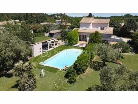 villa familiale avec piscine et terrain constructible