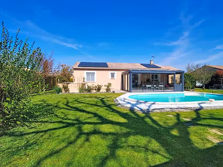 a vendre - saint-lys - maison lumineuse - 3 chambres véranda  piscine et panneaux solaires