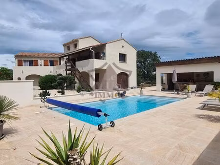 maison 235 m² avec un superbe environnement