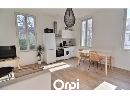location appartement  m² t-1 à marseille 6  815 €