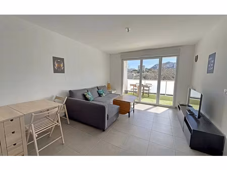 location appartement  m² t-2 à marseille 8  950 €