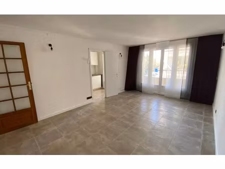 location appartement  68.33 m² t-3 à montpellier  890 €