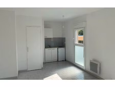 location appartement  21 m² t-1 à nîmes  385 €