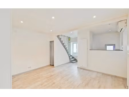 location maison  m² t-3 à valence  750 €