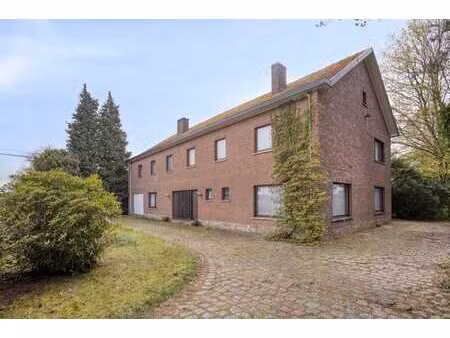villa de caractère de 410 m² sur 18a à kaggevinne