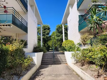 t1 à louer refait à neuf  28m2  pour étudiant  loué meublé gradignan plein centre  résiden