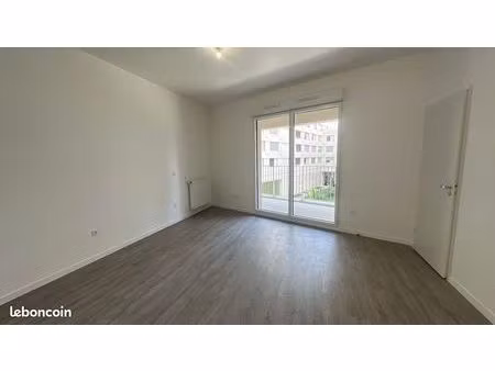 studio 1 pièce 28 m²