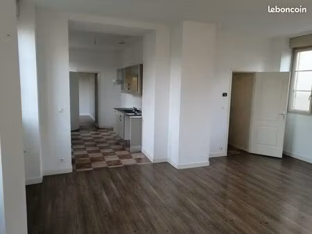 t2 très lumineux de 60m² a louer