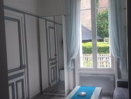 à louer studio meublé à 50m de la plage