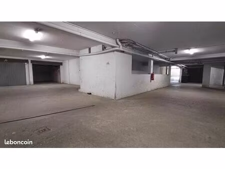 parking/box 1 pièce 12 m²