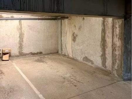 place de parking couverte