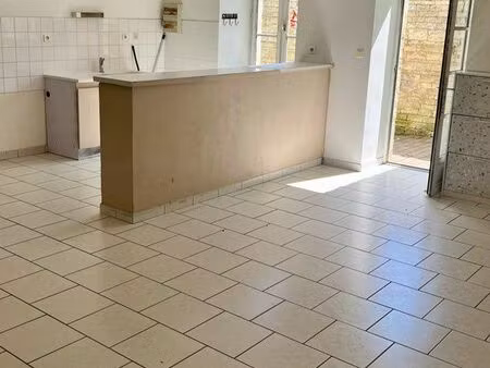 charmant f3 avec cour privative à vallans