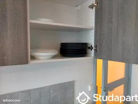 chambre 1 pièce 9 m²