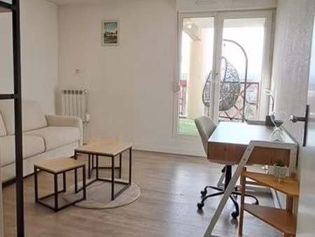 studio meublé 22m²+11m² terrasse+ place de parking+ cave