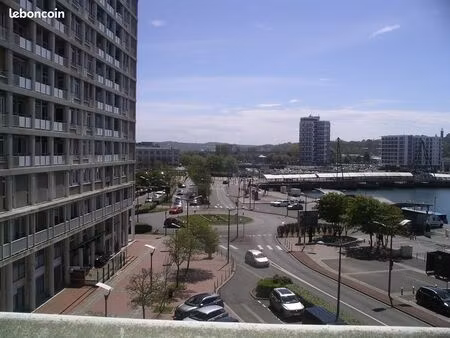 appartement 2 chambres avec balcon  séjour  cuisines fermée avec balcon  libre