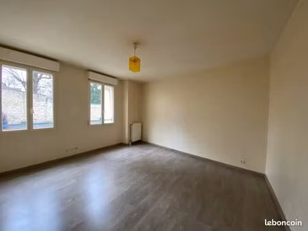studio 1 pièce 25 m²