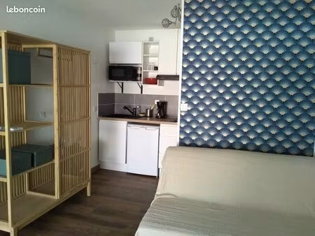 studio indépendant avec terrasse - bail étudiant uniquement - disponible à partir de septe