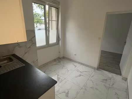à louer – studio / f1 entièrement rénové à neuf à mulhouse rez-de-chaussée – sans frais d'