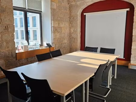 bureau en espace ouvert à louer pour 10 personnes à marseille  les docks marseille