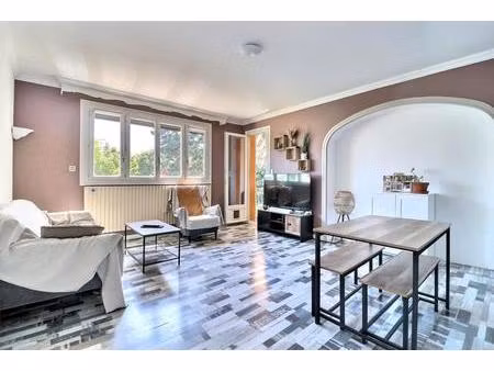 grand appartement t4 3 chambres de 105 m²  double balcon  garage et cave