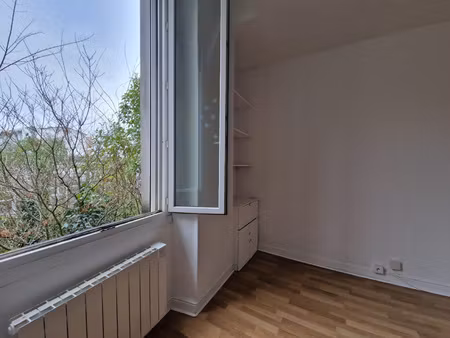 bordeaux mirail - t2 à rénover dans immeuble pierre