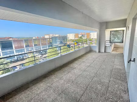 appartement t3 de 72 m² + terrasse de 60 m² à l'isle-d'abeau