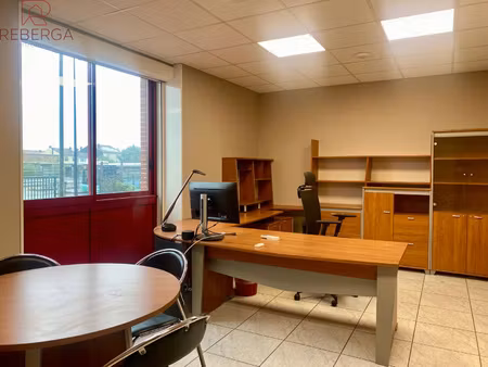 entrepot avec bureau
