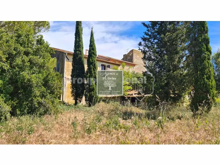 mas à vendre sur un terrain de 5ha 300 à 10 mtes d'arles.