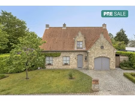 vrijstaand huis langs de kasteleinweg te sint-kruis (brugge)
