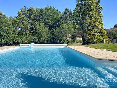 nouveauté à étouvans propriété rare à la vente dans un env