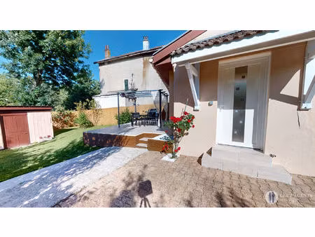 maison rénovée et isolée avec jardin