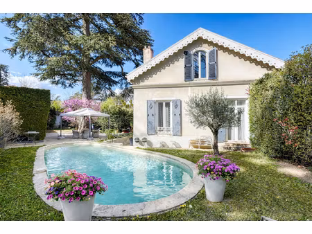 oullins - maison de charme de 400 m² - terrain de 1100 m² - piscine
