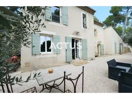 bastide provençale en pleine nature à salon de provence