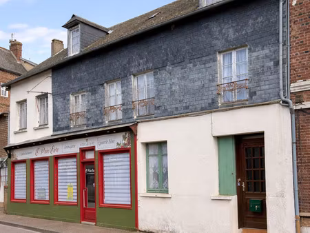 immeuble mixte habitation et commerce au coeur de thiberville