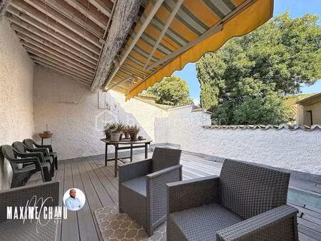 maison de village avec garage et exterieurs à peret